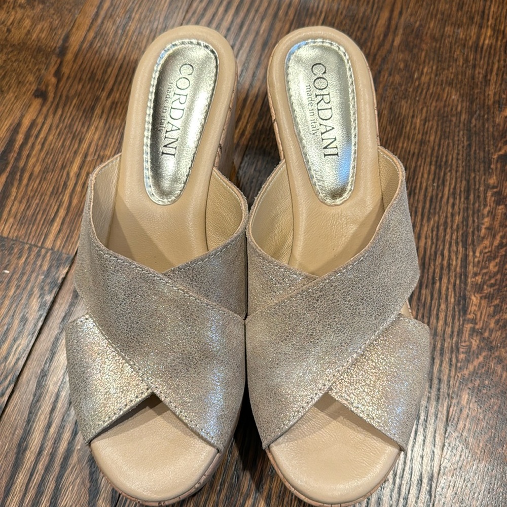 Cordani gold wedge size 10